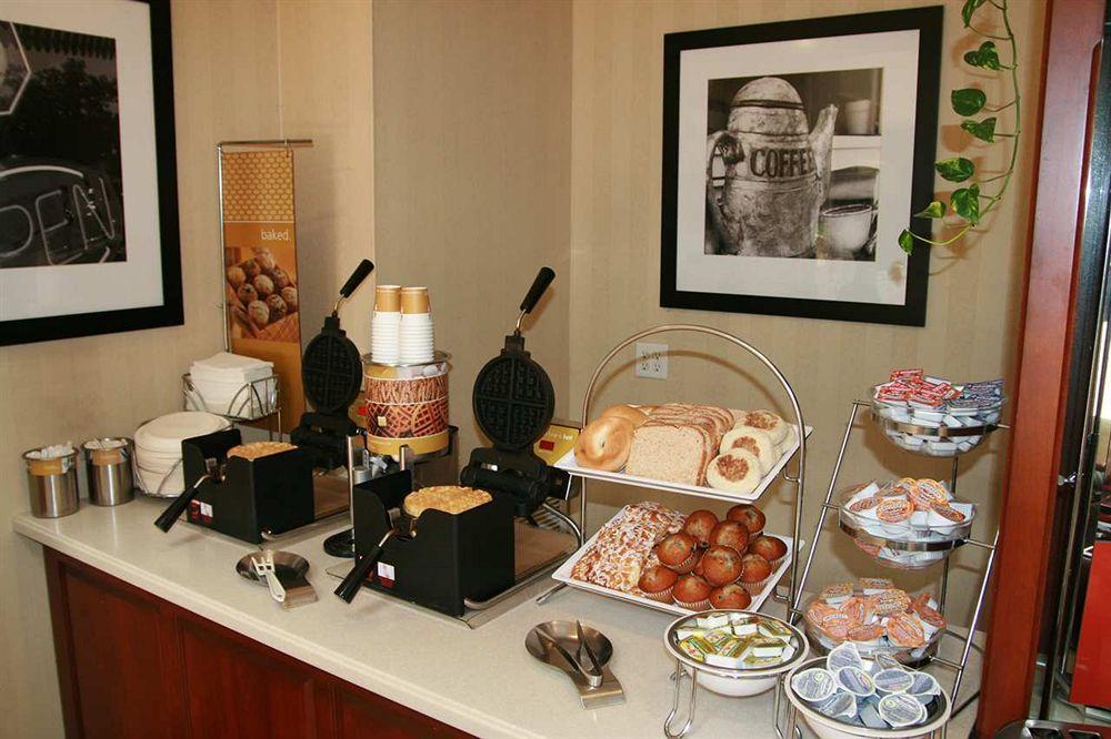 Hampton Inn Cornelia Restaurant foto