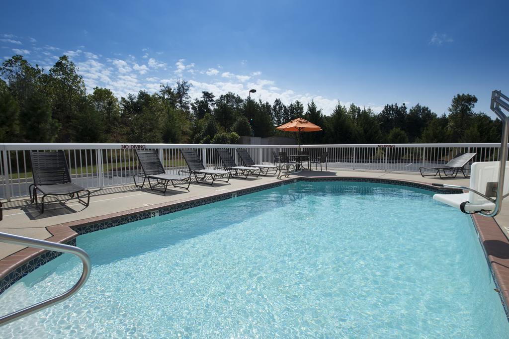 Hampton Inn Cornelia Exterior foto